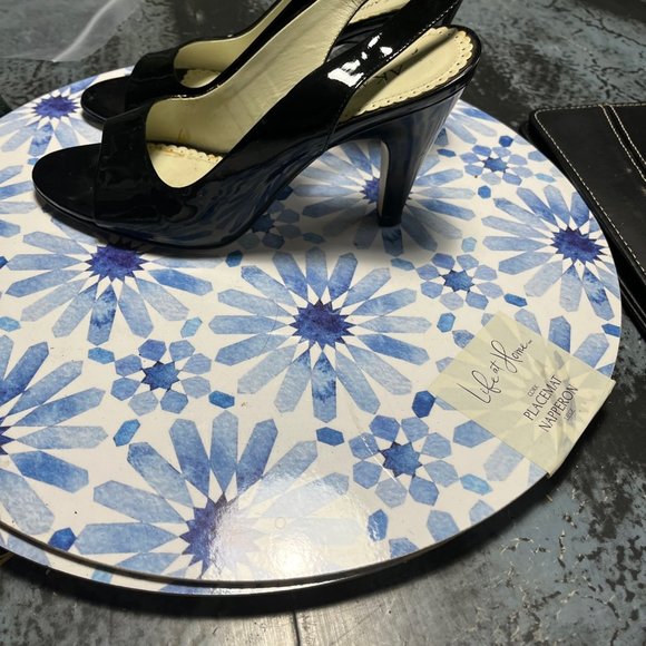 like new size 8 anne klein heels with matching bag - Picture 3 of 6